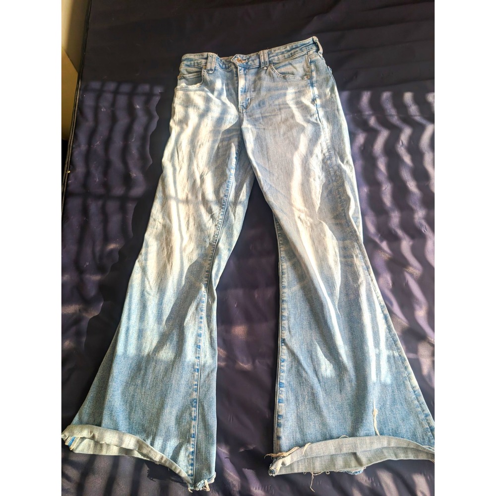 American Eagle Next Level Stretch Flare Jeans Womens Size 14 Light Wash Raw Hem